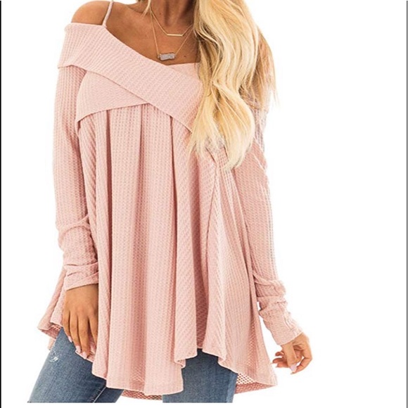 Tops - Beautiful woman casual off shoulder long sleeve